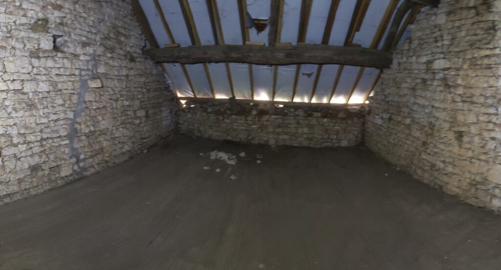 Grenier à foin vide